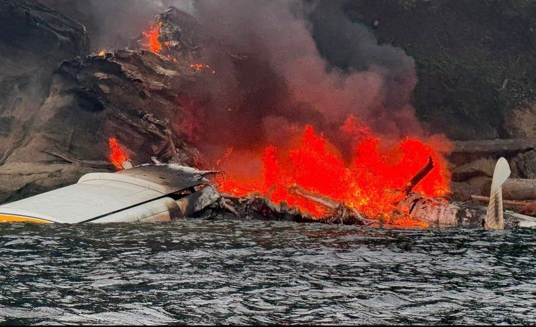 Avión de Kenmore Air accidentado. Foto: Guardia Costera de Estados Unidos